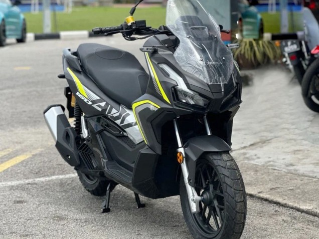 Carenados Moto Honda ADV160 2022-2024 - Plata Amarillo Negro Mate